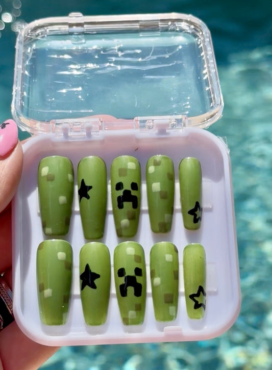 Creeper Press On Nails